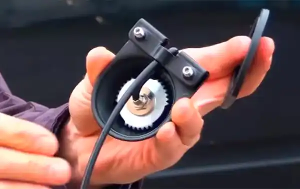 Tagra BL12. Base para bota giratória para antenas PL. Inclui cabo LC 55 comprimento 5,5 metros