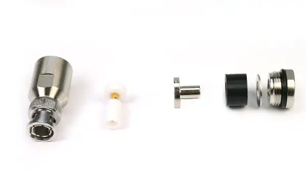 Connecteur à souder BNC mâle compatible avec : ULTRAFLEX 7 /.287''