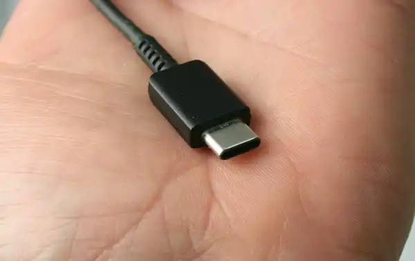 CON-0693 Cable USB Macho a USB C 3.1 Longitud 1 mts. Cable de carga y transmisión de datos a alta velocidad. 