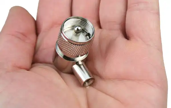 CON1492 Connecteur PL mâle coudé pour câble RG-58