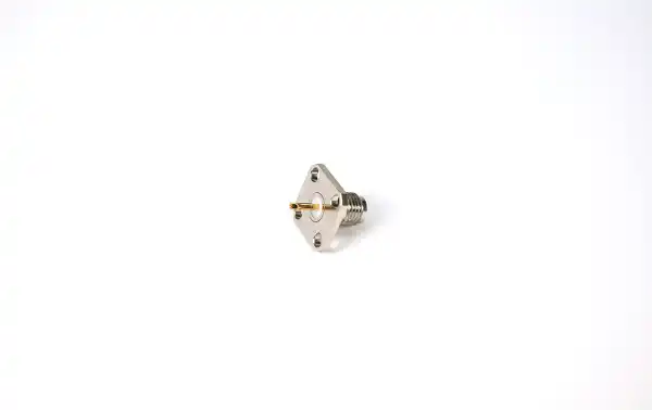 CON1680 Conector SMA Hembra chasis 4 tornillos, pin de soldar