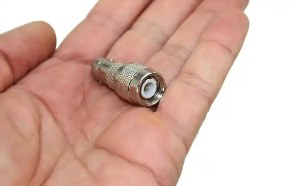 CON1233 Adaptateur TNC MALE vers BNC FEMALE