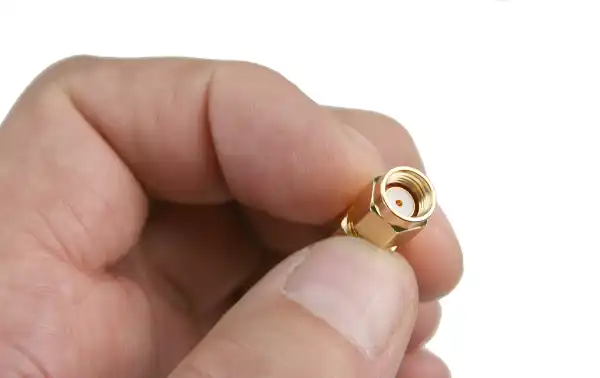 CON3913 Adaptador SMA MACHO reverse a SMA MACHO reverse