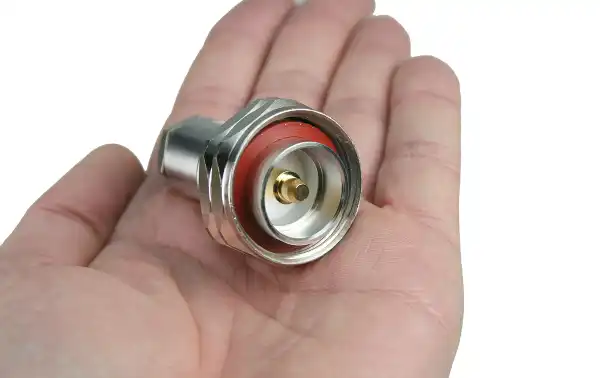 CON4272 Connecteur DIN 7/16 Mâle pour câble LMR400