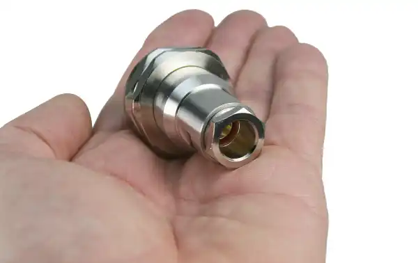 CON4272 Connecteur DIN 7/16 Mâle pour câble LMR400