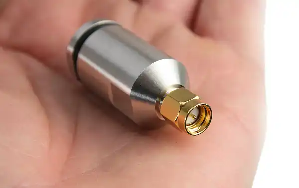 M&P CONCSMAUF10-MS connecteur mâle SMA câble à souder diamètre 10,3 mm