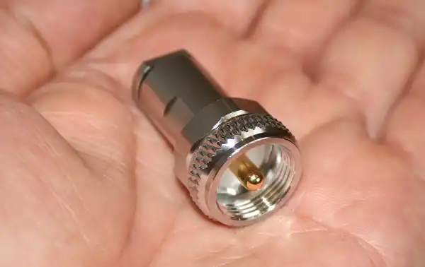Tipo: Conector UHF macho (PL-259)