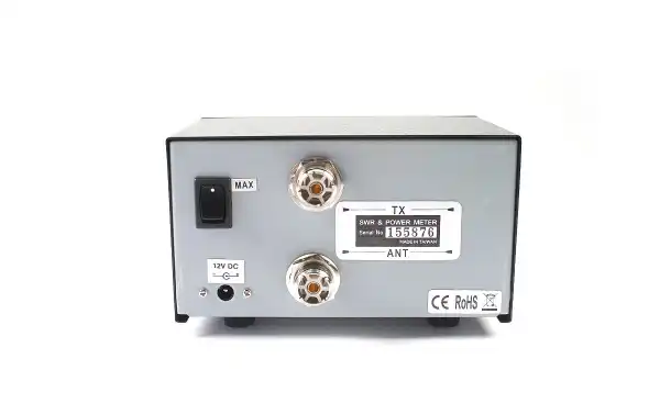 Un aspecto destacado de este medidor es su excepcional precisión. Con un margen de error de tan solo el 5 % en el rango de frecuencia de 1,6 a 30 MHz, el DG-103MAX es una elección confiable y consistente para aquellos que buscan mediciones precisas.