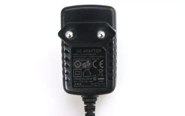 ALINCO EDC-221 Alimentador de parede EDC-219