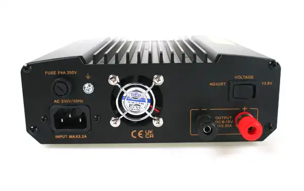 ALINCO DM-330-FX-E Affichage d'alimentation à découpage 220 tension AC/13.8DC (réglable 9-15 v), 30 Amp