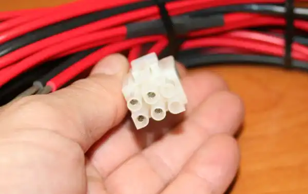 EDC20 YAESU Cable alimentación emisoras: FT857, FT897, FT847, FT890, FT920, FT100DC. También es compatible con KENWOOD TS440, TS430, TS790, e ICOM: IC7000, IC706, IC736, IC737, IC735, IC746, IC7400, IC751, IC745