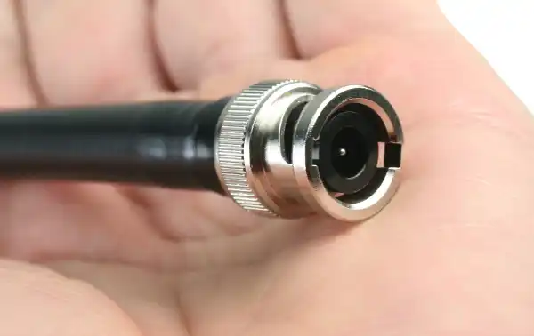 Il est important de vérifier la compatibilité exacte avec votre modèle de talkie-walkie avant d'acheter l'antenne pour vous assurer qu'il s'agit de la bonne antenne pour votre appareil.