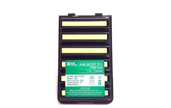 La batería FNB-83 es una batería recargable Ni-Mh de 7.2V y 1700mAh utilizada en una variedad de modelos de walkie-talkies de la marca Yaesu, como el VX-110, VX-150, FT-60, VX-120, VX-170, VX-146 y VX-246. 