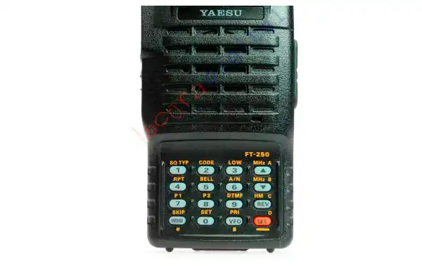YAESU FT-250E KIT 1. Monoband Walkie 144 mHz VHF