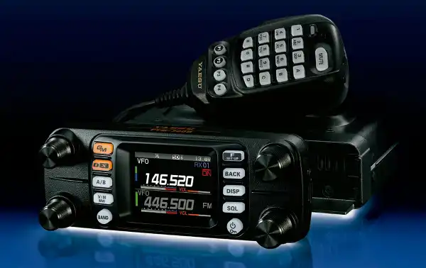YAESU FT300DE BIBANDA 144/430 MHz transmitter, power 50 watts, Full Duplex