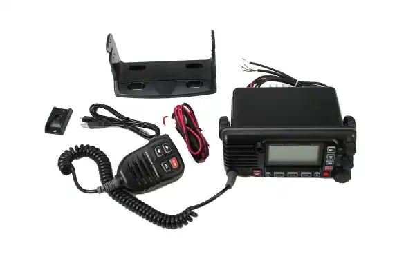 Émetteur GPS Nautica STANDARD HORIZON GX-2400-GPS-NMEA. La couleur noire