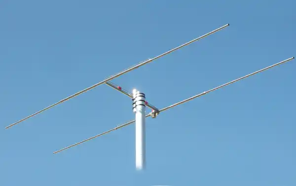 HB9CV2M ANTENNE Portative VHF Directive 430 / 440 Mhz Connecteur femelle PL. L'antenne HB9CV2M est une antenne directionnelle portable conçue pour fonctionner dans la bande de fréquences VHF, en particulier dans la gamme 144-146 MHz.Cette antenne est 
