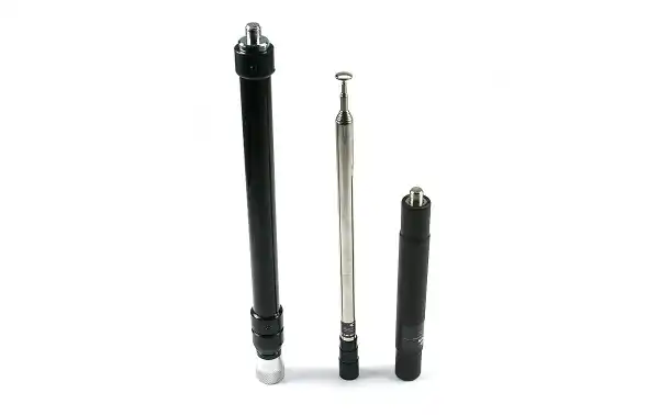 La antena telescópica KOMUNICA HF-PRO-2-PLUS-T es una antena portátil diseñada para ofrecer una amplia cobertura de frecuencia en varias bandas