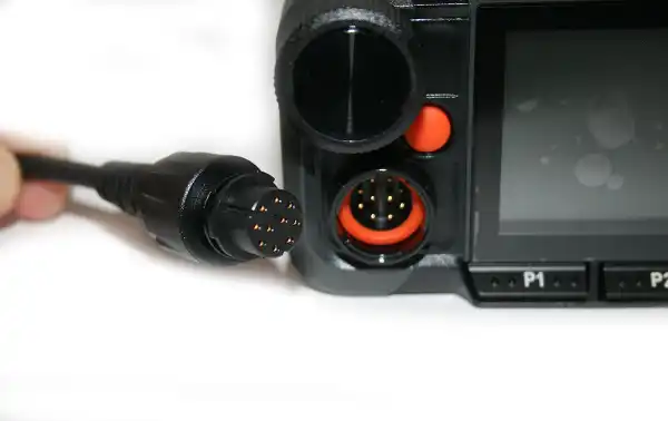 Transmissor UHF HM785LG BT UV 350-470 MHz Digital DMR e Analógico GPS e BT