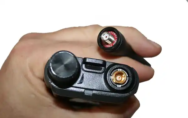 HYTERA, HP685G BT Um, Professional Walkie, UHF 400-527 Mhz, Analog and Digital DMR., Equipped with GPS and BLUETOOTH