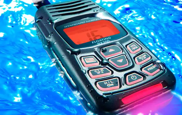 STANDARD HORIZON HX300E Walkie VHF banda Marina IPX8 sumergible