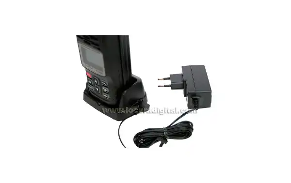 HX290E Standard Horizon. Submersible and floating nautical walkie talkie.