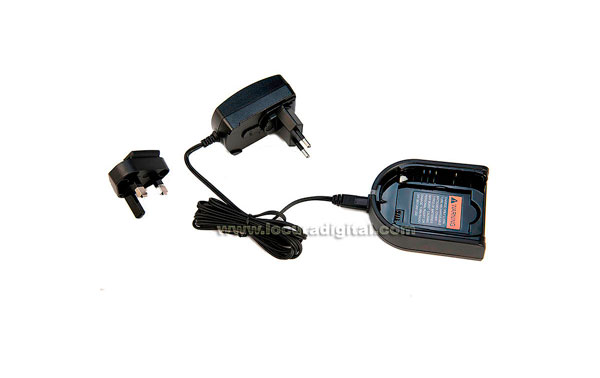 IXPN4028 MOTOROLA CARGADOR COMPLETO CLP446 (FORMADO POR ALIMENTADOR CON ADAPTADOR (PMPN4006BB) + BASE (NNTN7880B)