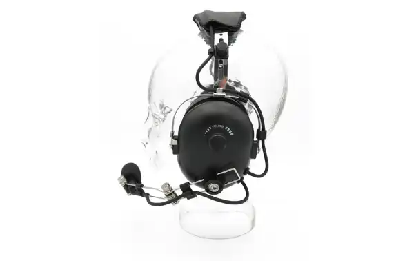 Diseñado para entornos ruidosos, lo que lo hace adecuado para aplicaciones industriales, aeropuertos, construcción y deportes de motor.