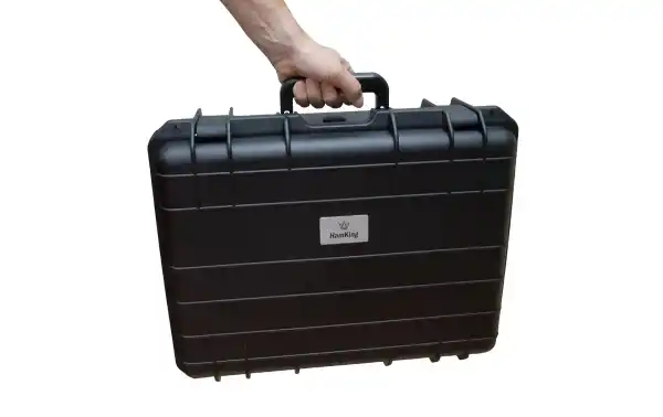 La valise 6511 est une solution robuste et organisée pour transporter et protéger les talkies-walkies et leurs accessoires. Sa conception durable et son intérieur en mousse prédécoupée garantissent que votre équipement est sécurisé pendant le transport et