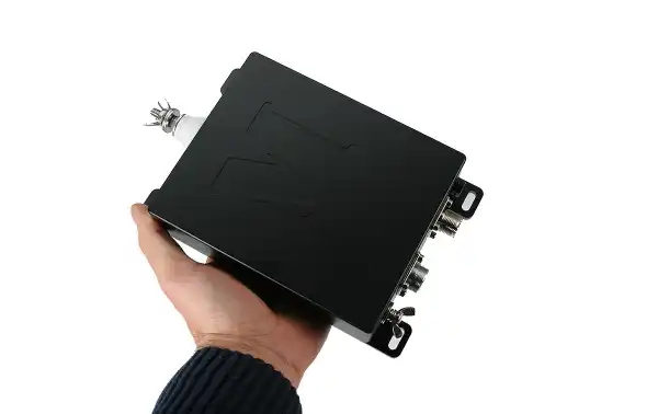 MAT-40 Tuner automatique extérieur HF 1,8 A 54 Mhz 100 watts