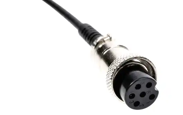 connecteur à 6 broches physiquement compatible