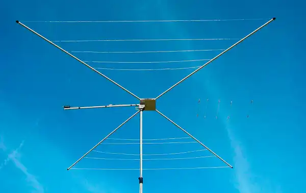 MFJ-1836 Antenne MFJ COBWEB (toile d'araignée) HF 1/2 onde 6 bandes 6, 10, 12, 15 17, 20 mètres. 300 watts