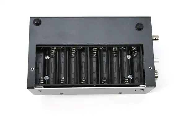 Use 10 AANi-MH or Ni-Cd or alkaline (not included; alkaline cannot be charged internally)