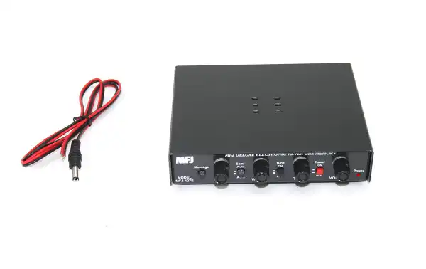 MFJ-407E Manipulador de morse electronico con memoria. Puede usar el modo automático con una paleta simple o doble. Genera automáticamente puntos y rayas presionando la paleta. Puede cambiar a un modo de 