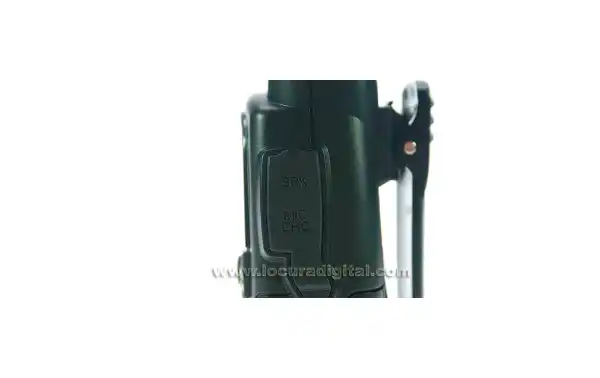 MIDLAND G7E XT HANDHELD. KIT includes: 2 handhelds + 2 desktop charger + 4 RECHARGEABLE BATTERIES + 2 earpnones. NEW MODEL!!