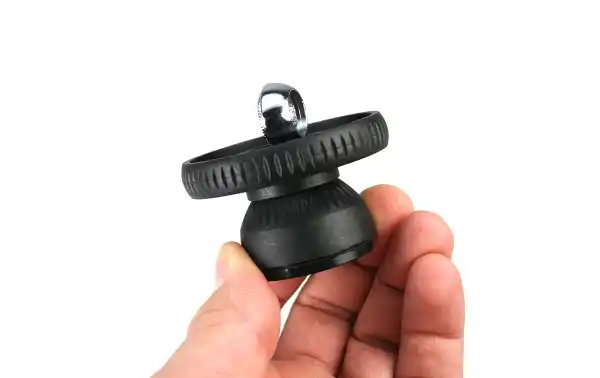 MIRMIDON MIR-DVPL es una solución práctica para adaptar conectores tipo palomilla a conectores PL macho, lo que facilita la conexión entre dispositivos con diferentes tipos de conectores. Esto puede ser útil en diversas aplicaciones electrónicas y de comu