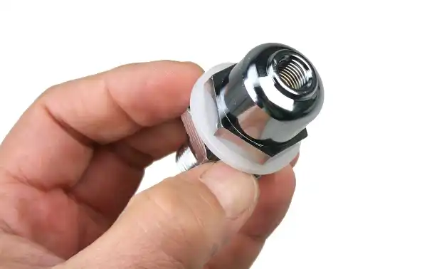 MIRMIDON BA-38 is a versatile and resistant solution for installing antennas in vehicles, offering the possibility of using a cable with a PL-259 connector for connection to the station.