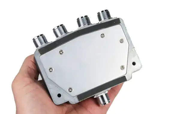 MIRMIDON MIRC04COMBO Conmutador 4 posiciones: 2 conectores PL + 2 conectores N hembra