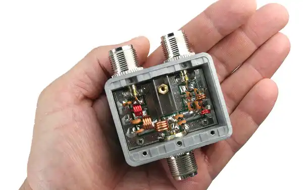 El duplexor MX-720-PWRD está diseñado para funcionar en múltiples bandas de frecuencia, incluyendo HF (1,6-30 MHz), VHF (50-150 MHz) y UHF (400-460 MHz). Esto lo hace adecuado para una amplia gama de aplicaciones de radioaficionados y comunicación.