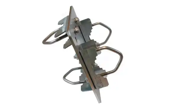 Equipped with claws designed for 45mm masts, this mount ensures a secure and stable hold.