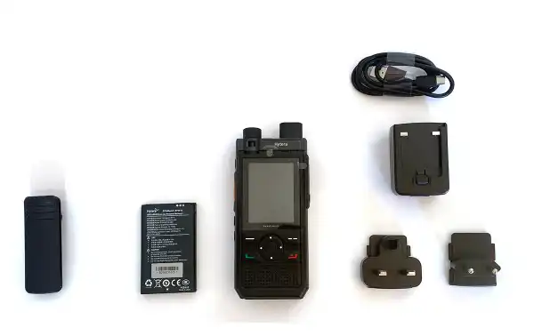 Hytera P50 es una radio profesional PoC (Push-to-Talk over Cellular) diseñada para ofrecer comunicación instantánea mediante red 4G/LTE con cobertura nacional e internacional. Combina la robustez de una radio profesional con las ventajas de la conectivida