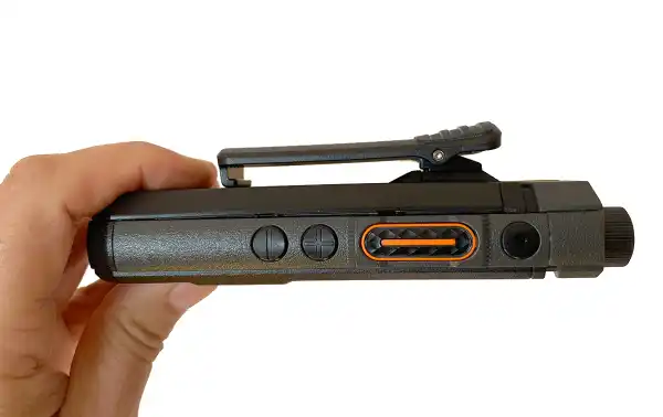 Hytera P50 es una radio profesional PoC (Push-to-Talk over Cellular) diseñada para ofrecer comunicación instantánea mediante red 4G/LTE con cobertura nacional e internacional. Combina la robustez de una radio profesional con las ventajas de la conectivida