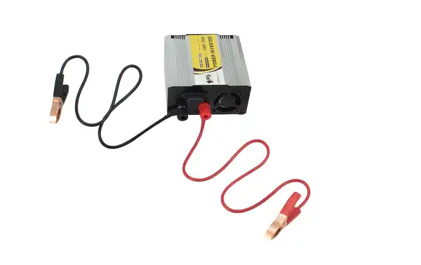 Inversor com partida suave incorporada de 12 volts direto a 230 volts / 50 hz de tensão alternada ONDA MODIFICADA. Fornece 220 volts de eletricidade em qualquer lugar. Compatível com gerador solar. Instalação fácil Inúmeras funções de proteção. Entrada de