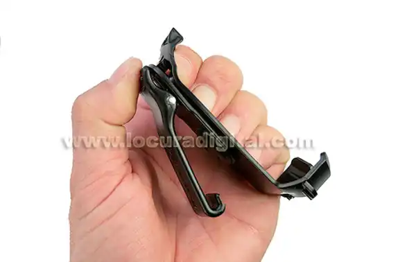 Fácil de Usar: Ofrece una forma sencilla y rápida de sujetar y liberar la radio, lo que facilita su uso en situaciones en las que se requiere una comunicación rápida.