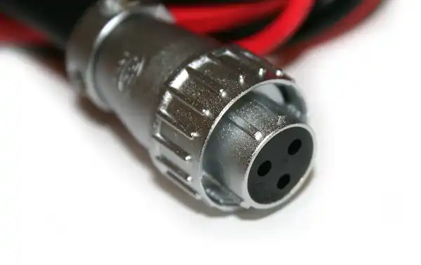 Connecteur spécial HYTERA PWC11 pour répéteurs