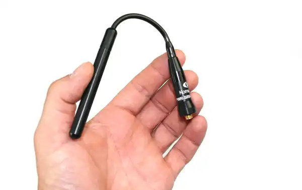 Connector: The antenna is equipped with a SMA female (SMAF) connector, which is a common type of connector used on radio and communications equipment.