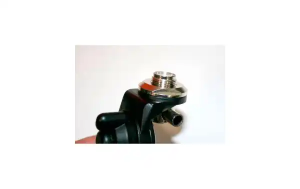 Conector de base RECC4 para instalação de cabo RG 58