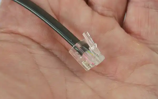 Il est important d'utiliser des pièces d'origine et compatibles fournies par le fabricant pour garantir des performances optimales et une connexion sûre et fiable entre le corps principal et la tête de l'émetteur-récepteur.