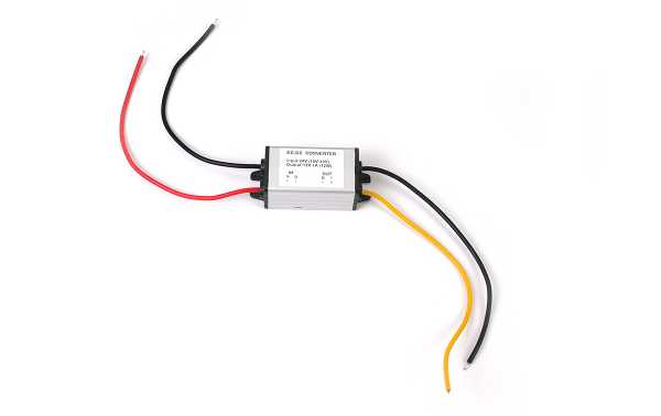 Redutor de tensão SADELTA 1 ampere. Entrada: 18 a 30 volts, saída 12 volts