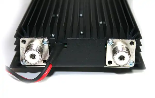 RM LA-145 Amplificador VHF de 135 a 175 Mhz.85 watios.12 voltios.Entrada 0,5 a 4 wats